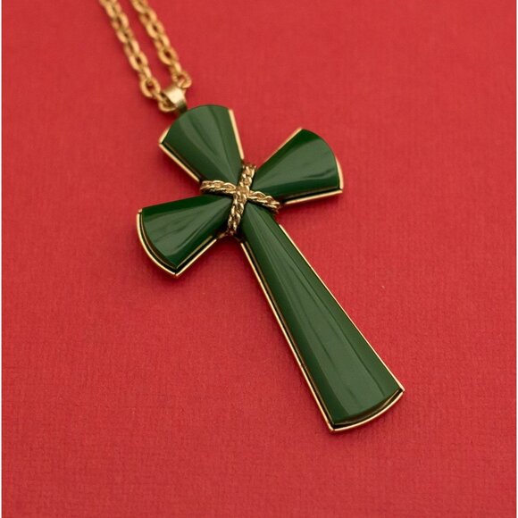 Vintage Cross Gold Tone green plastic 26 Inch By Avon - F5 - Picture 1 of 3